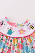 Floral bee embroidery girl bubble